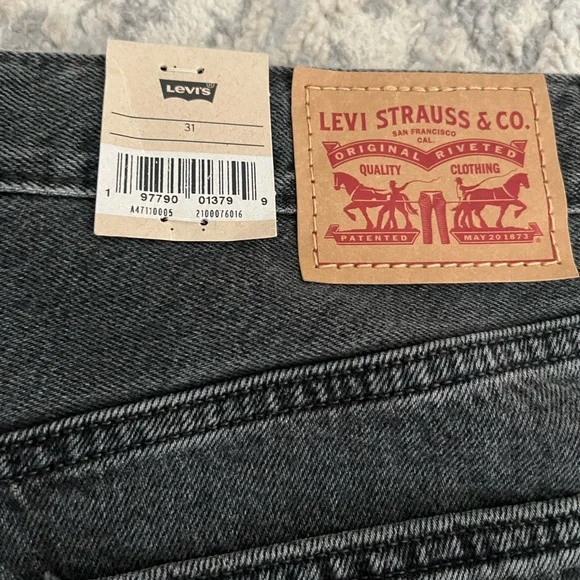 NWT Levi's Denim Cotton Blend Midi Skirt with Side Slit, Black, Size 31 - Picture 11 of 14